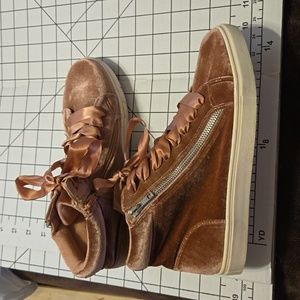 Blush Pink Velour Hightops Size 9: CMPR1